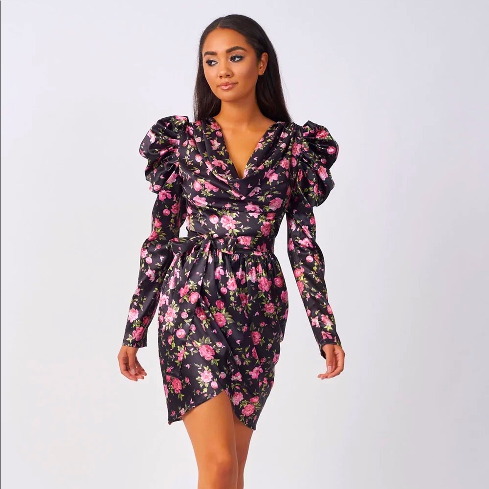 NWT black with pink roses puff sleeves dress  😍 Bridgerton